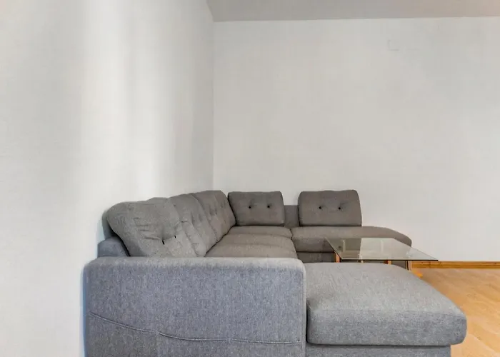 Modern 2br & 1lr Near Westbahnhof For 6 Guests * Vienna