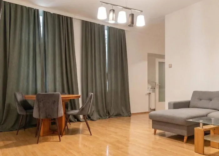 Modern 2br & 1lr Near Westbahnhof For 6 Guests