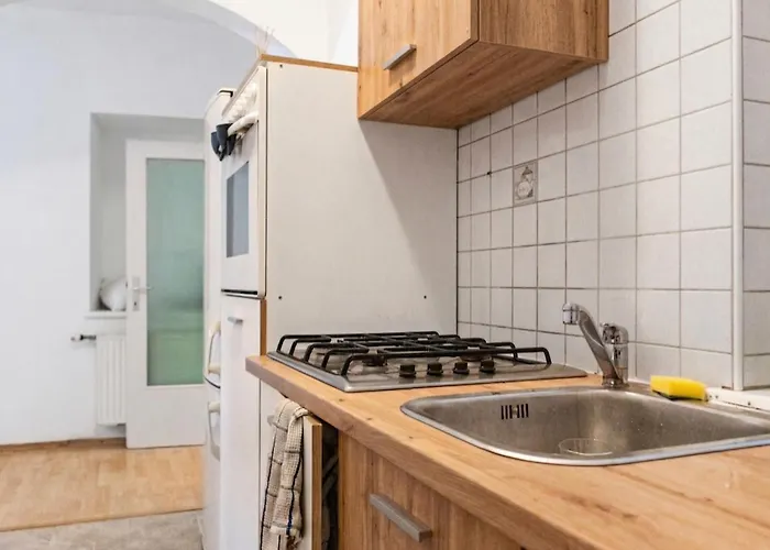 Modern 2br & 1lr Near Westbahnhof For 6 Guests *